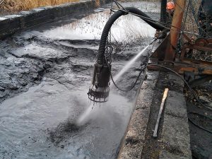 Откачка нефтешлама в Москве